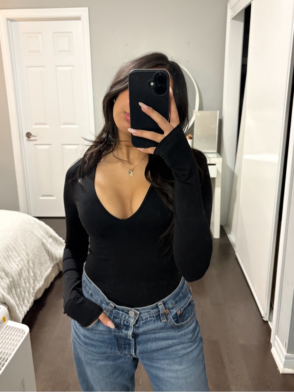 Aritzia Wilfred Black V-neck Longsleeve Soft Seamless Lapis Bodysuit, Size XS